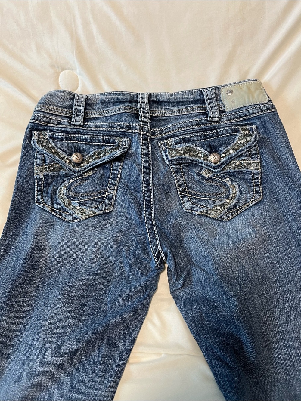 Silver Jeans Med. Blue Boot Cut Size W31/L33 *Note: Slits by inside seams.